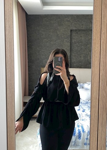 Siyah Kayık Yaka Kemerli Uzun Kollu Bluz - Görsel 3