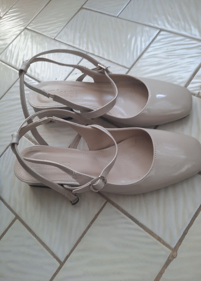 Bej Kısa Topuklu ayakkabı - Görsel 2