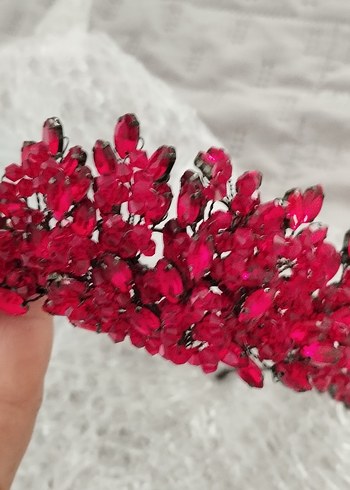 Kırmızı Parlak Kristal Taç