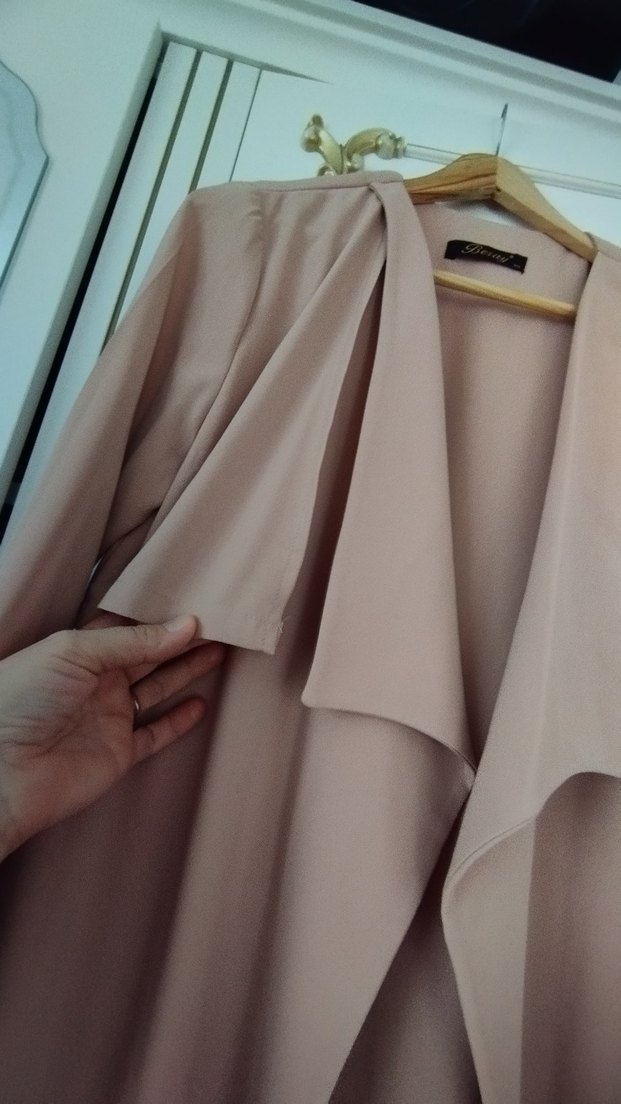 Bej Kadın Uzun Drapeli Klasik Kap - Görsel 4