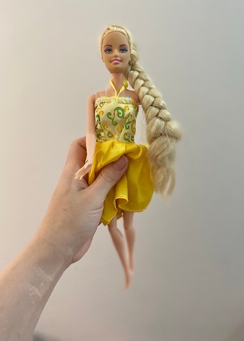 Barbie Sarı Parlak Elbiseli Bebek