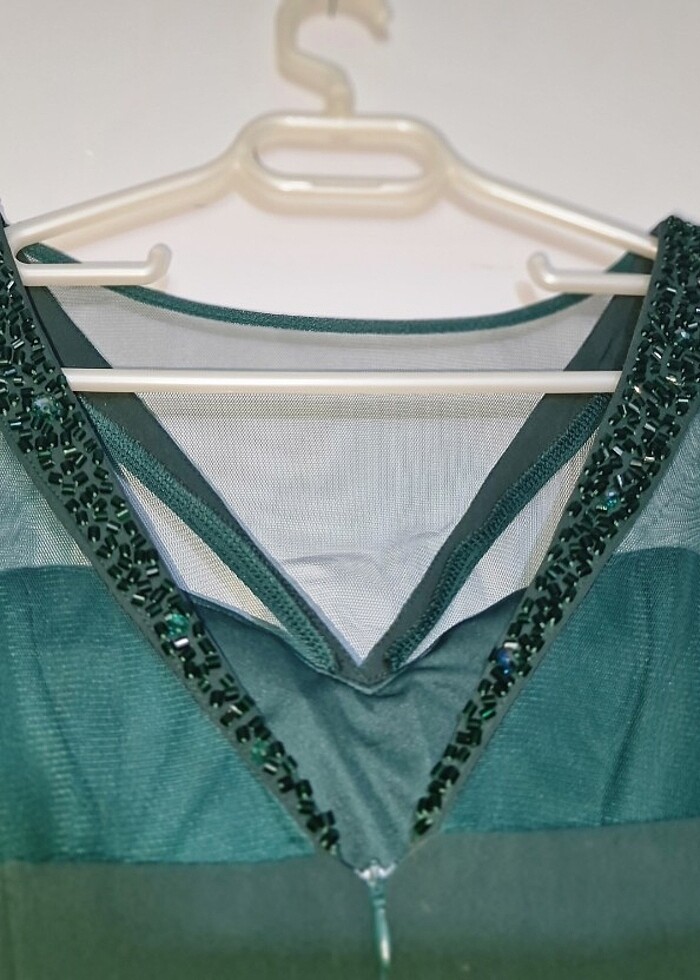 Zümrüt yeşili abiye - Görsel 3