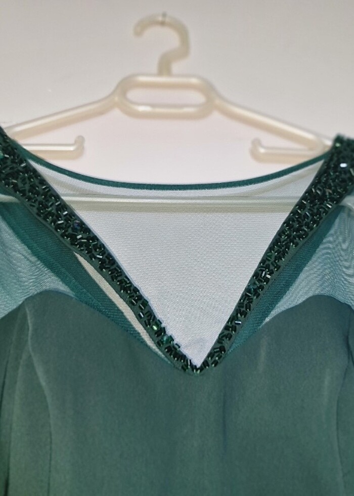 Zümrüt yeşili abiye - Görsel 4