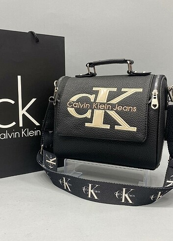 Askılı çapraz çanta #calvinklein