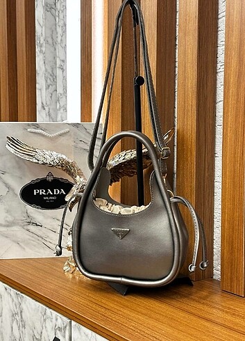 Prada Askılı çapraz çanta #prada