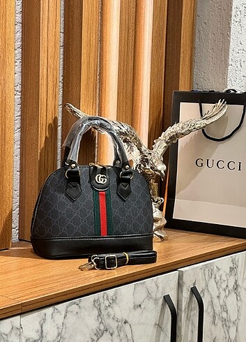 Guess Askılı çapraz çanta 