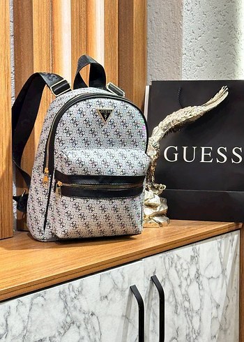 Guess Gri Baskılı Kadın Sırt Çantası
