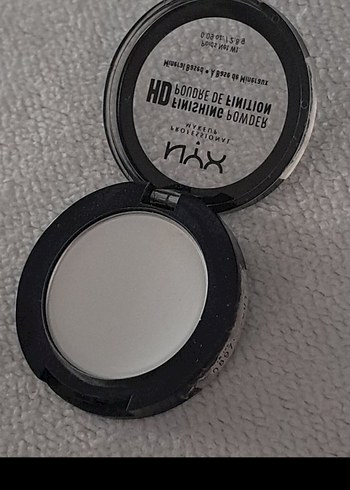NYX Mini Mat Bitişli Transparan Pudra 2.8 Gr - Görsel 6