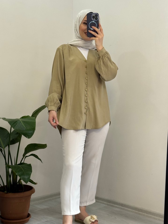 Düğmeli V Yakalı gömlek - Görsel 3