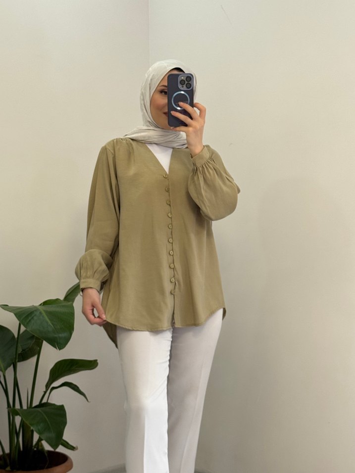 Düğmeli V Yakalı gömlek - Görsel 4