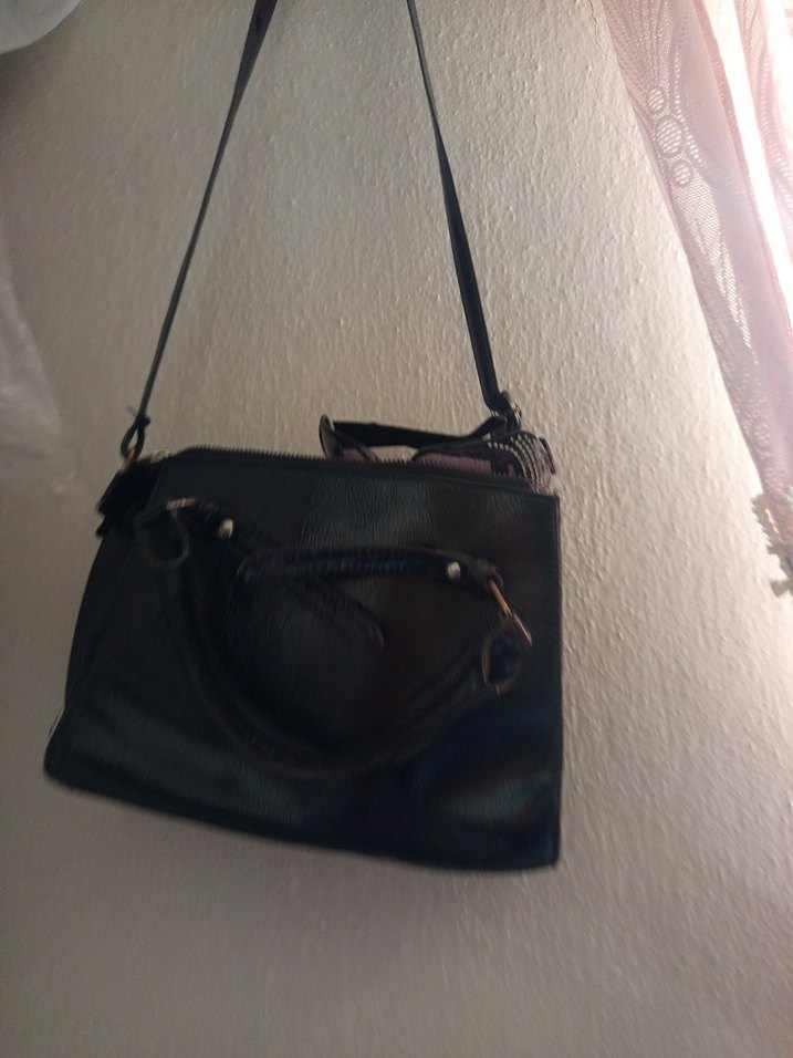 Siyah Deri Tokalı Kadın Çantası - Görsel 2