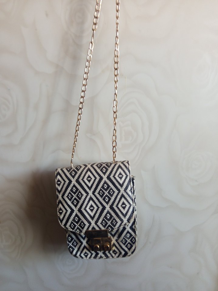 Zincir Detaylı Siyah Beyaz Bohem Çanta - Görsel 2