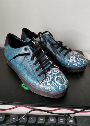 Yüksek Topuklu Mavi Yılan Desenli Bağcıklı Sneakers - Görsel 3