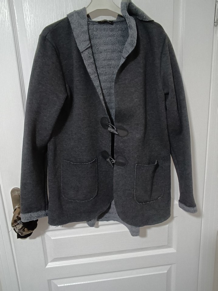 Gri Uzun Kollu Düğmeli Kadın Kaban l ve xl olan beden - Görsel 3