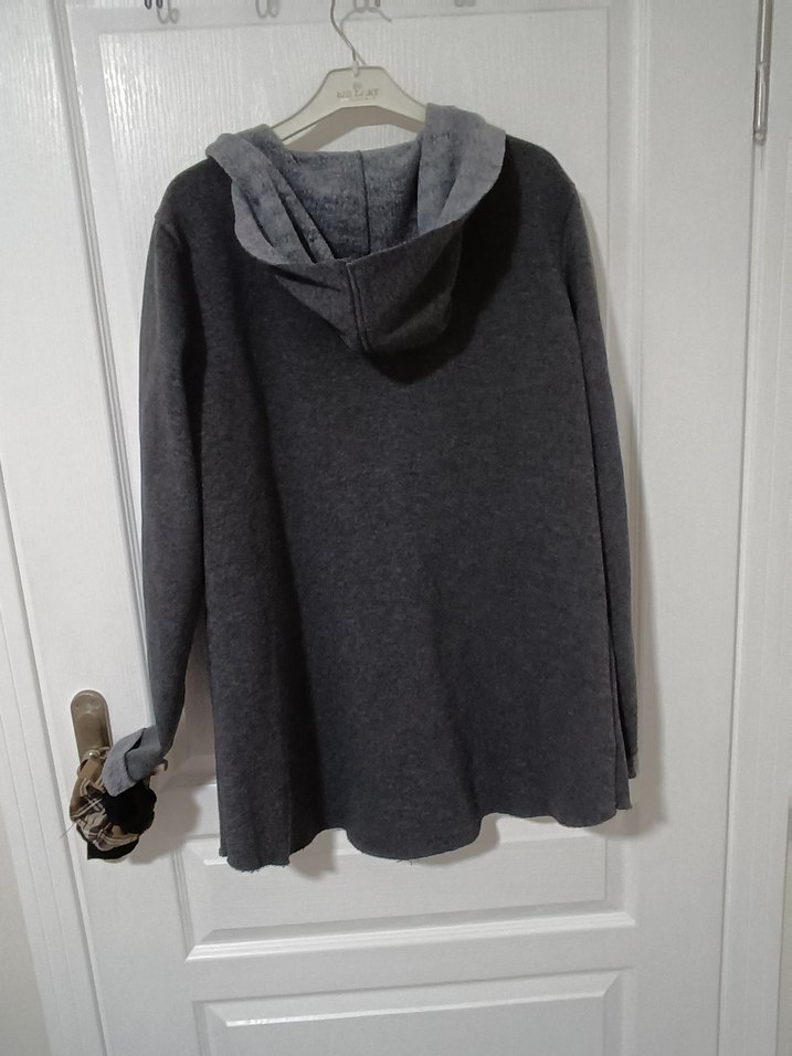 Gri Uzun Kollu Düğmeli Kadın Kaban l ve xl olan beden - Görsel 4