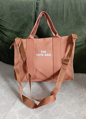 The tote bag çanta
