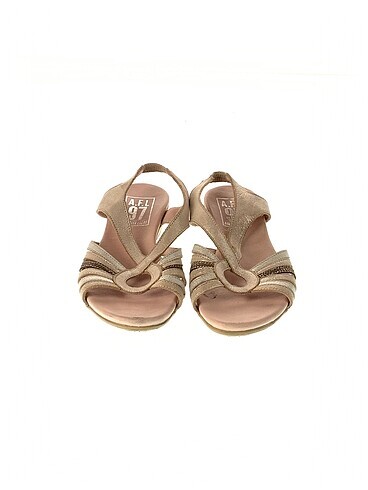 37 Beden PreLoved Sandalet %70 İndirimli.