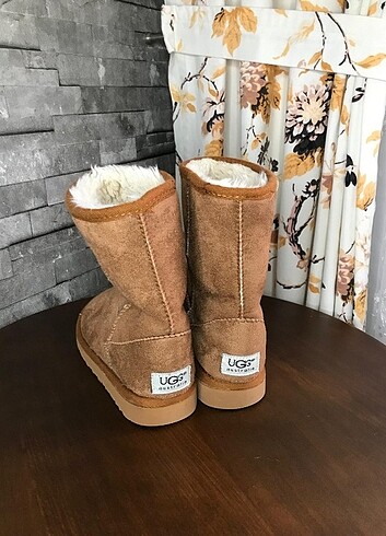 36 Beden UGG bot 