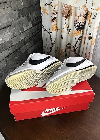 36,5 Beden beyaz Renk Nike orijinal ayakkabı