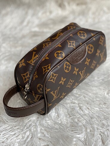Louis Vuitton El Çantası