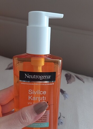 Neutrogena Neutrogena yüz temizleme jeli