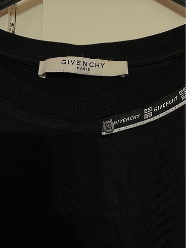 GIVENCHY GIVENCHY PARIS UNISEX T-SHIRT.