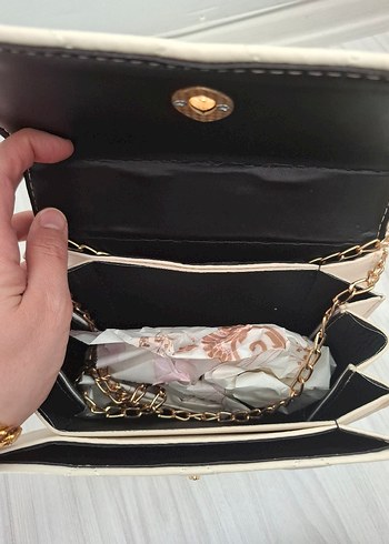 Zincir Detaylı Beyaz Kadın Çanta - Görsel 4