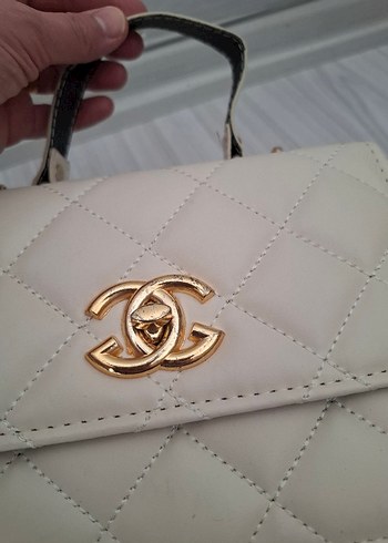 Zincir Detaylı Beyaz Kadın Çanta - Görsel 3