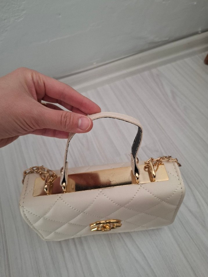 Zincir Detaylı Beyaz Kadın Çanta - Görsel 2