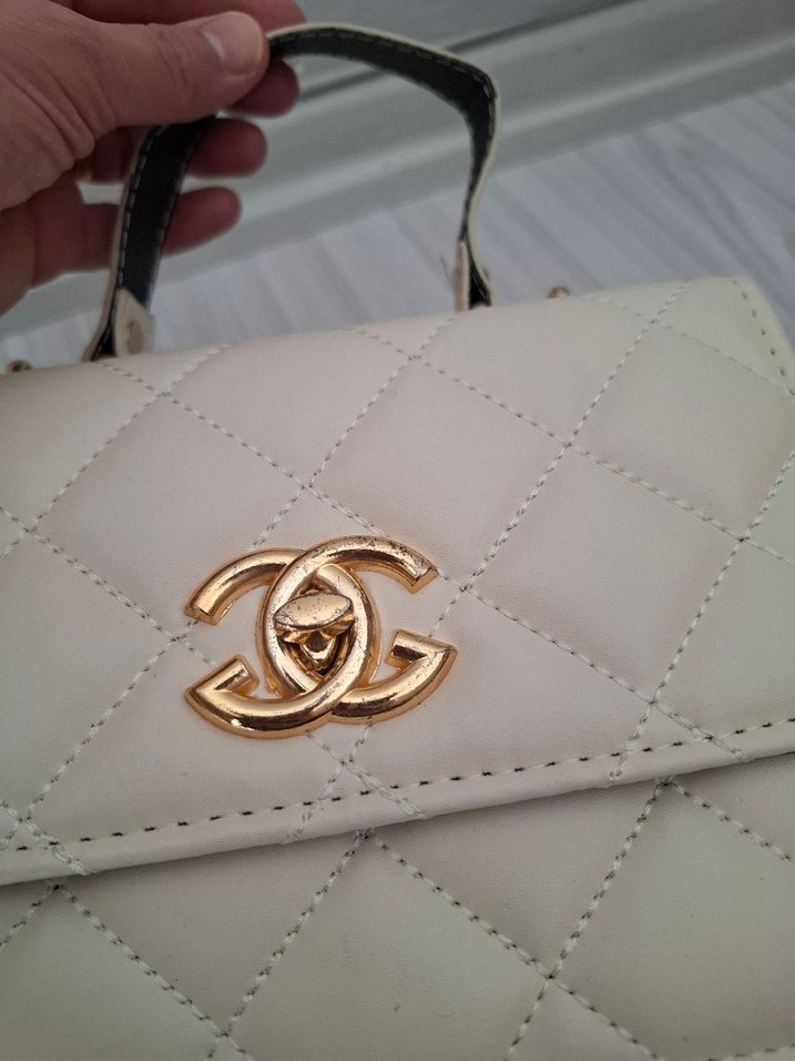 Zincir Detaylı Beyaz Kadın Çanta - Görsel 3