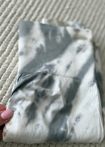 Gri Batik Desenli Kadın Tayt
