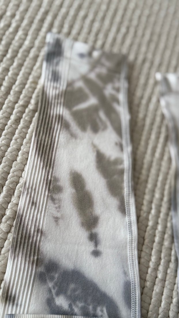 Gri Batik Desenli Kadın Tayt - Görsel 4