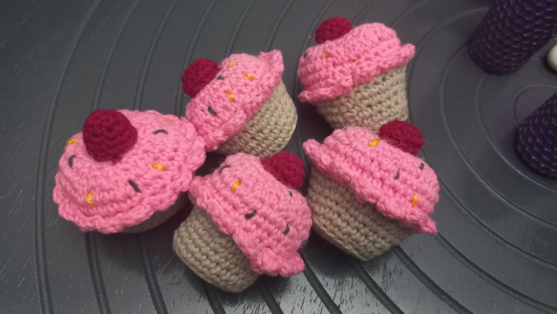 Pembe Renkli Örgü anahtarlik - Görsel 3