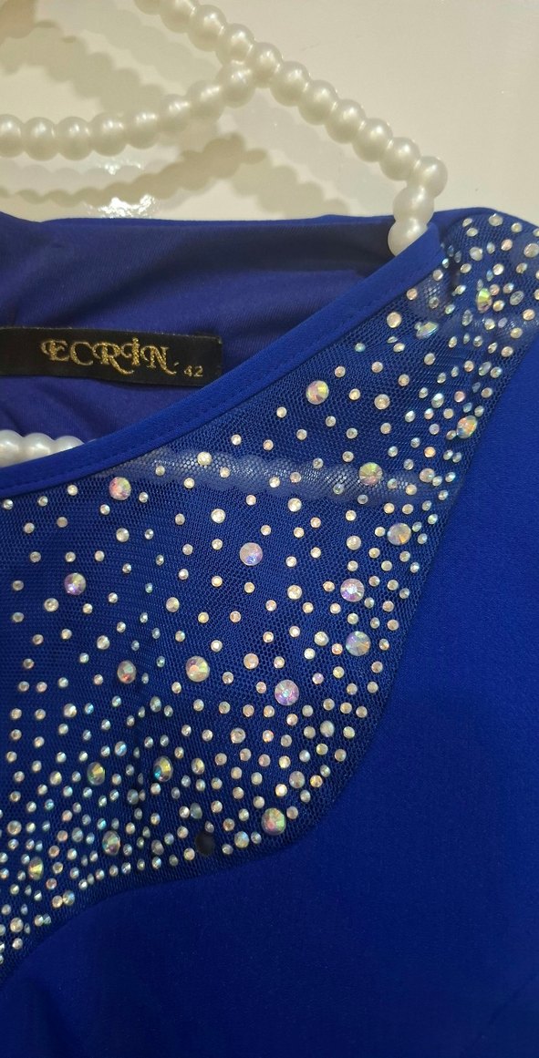 V yaka mavi siyah midi elbise - Görsel 3