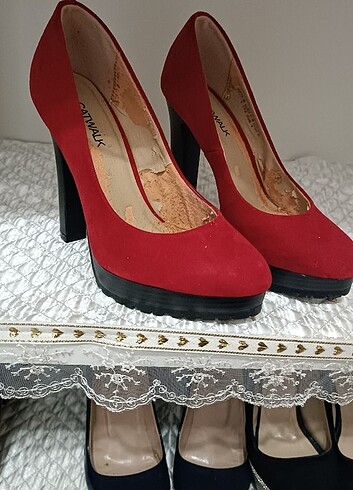 Kırmızı ayakkabi - Görsel 3