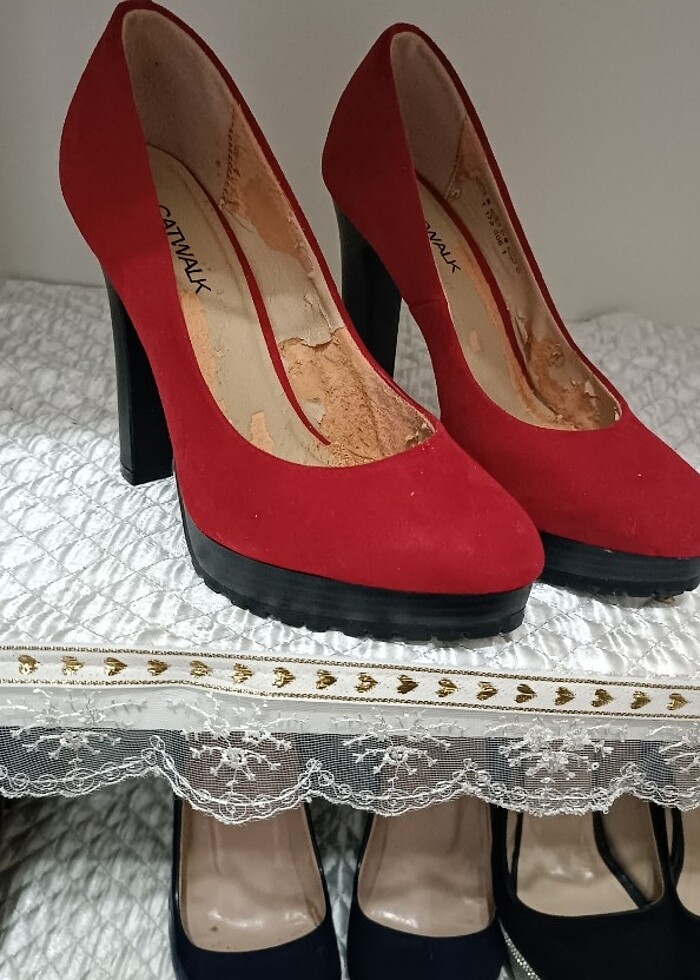 Kırmızı ayakkabi - Görsel 3