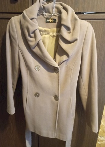 Bej Düğmeli Uzun Kolsuz Kadın Klasik Ceket - Görsel 3