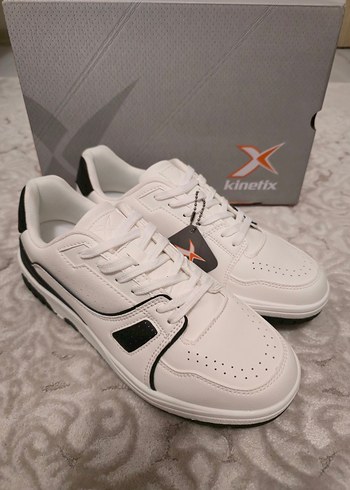 Kinetix Sneaker