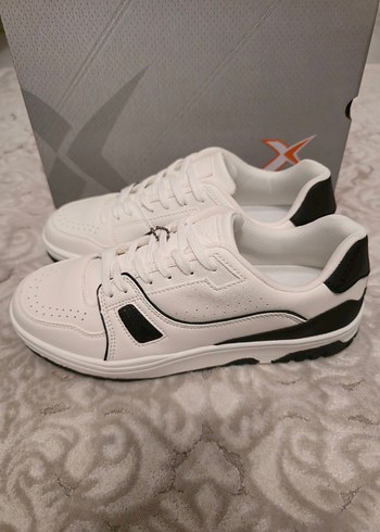 44 Beden Kinetix Sneaker