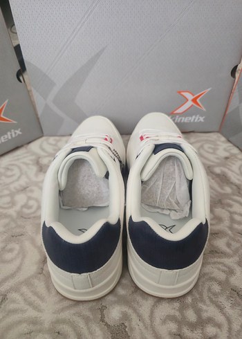 42 Beden beyaz Renk Kinetix Sneaker