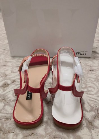 40 Beden kırmızı Renk NineWest Sandalet