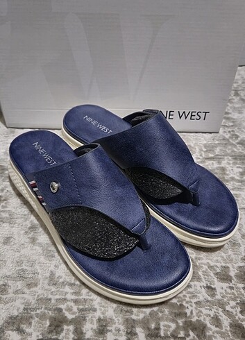 NineWest Parmak Arası Terlik