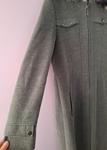 Gri Uzun Kadın Kaban Kürklü Detaylı - Görsel 2