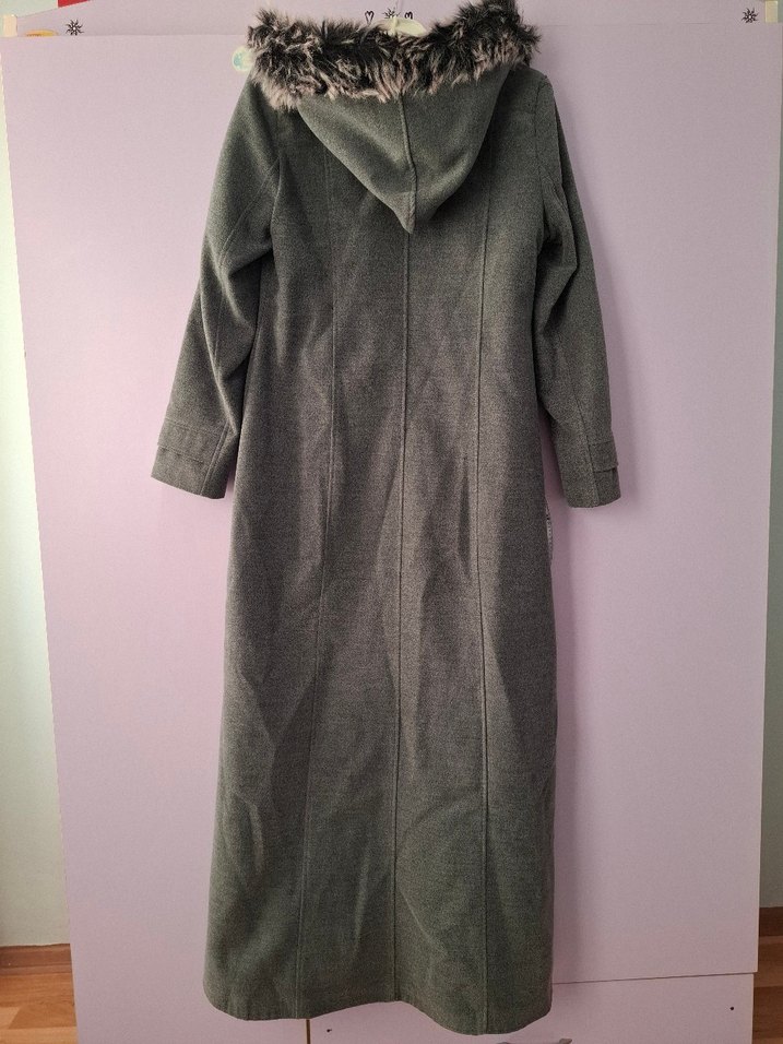 Gri Uzun Kadın Kaban Kürklü Detaylı - Görsel 4