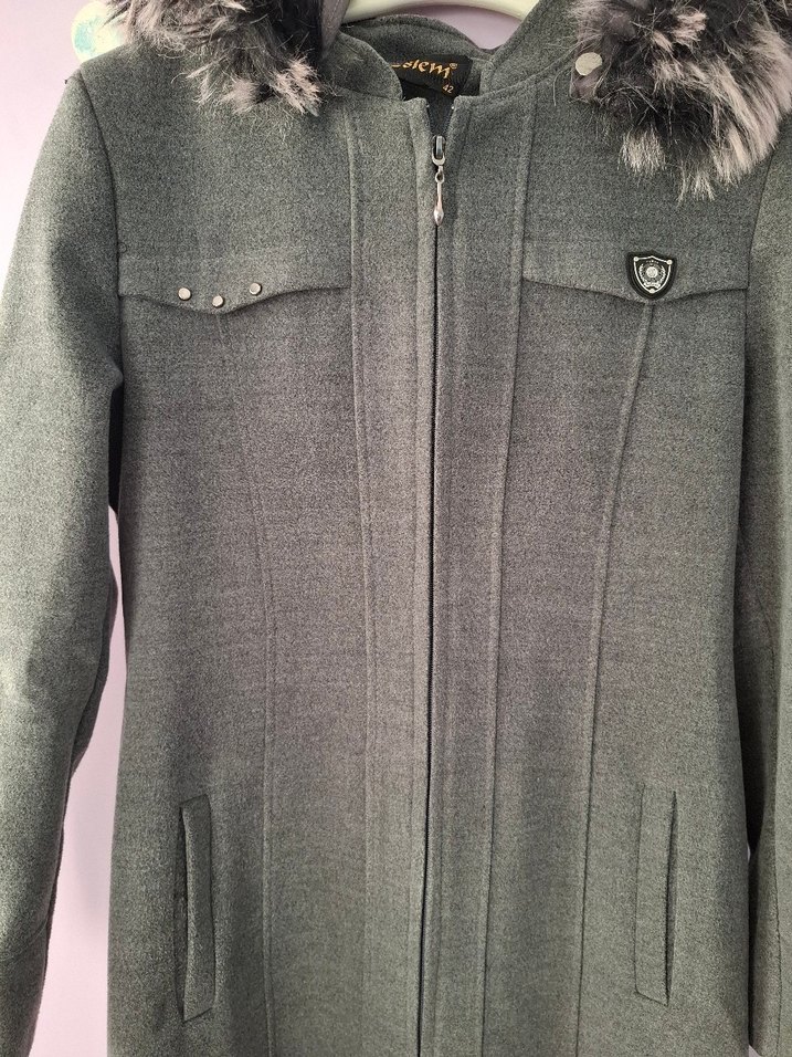 Gri Uzun Kadın Kaban Kürklü Detaylı - Görsel 3