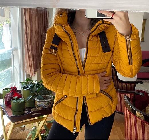 Zara Mont