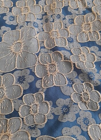 Kabarık papatya desenli tesettür elbise - Görsel 3