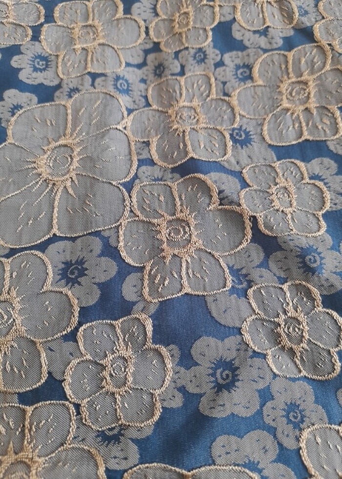 Kabarık papatya desenli tesettür elbise - Görsel 3