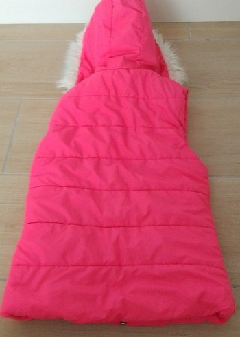 Kız Çocuk Pembe Kürklü Kapüşonlu Yelek - Görsel 3