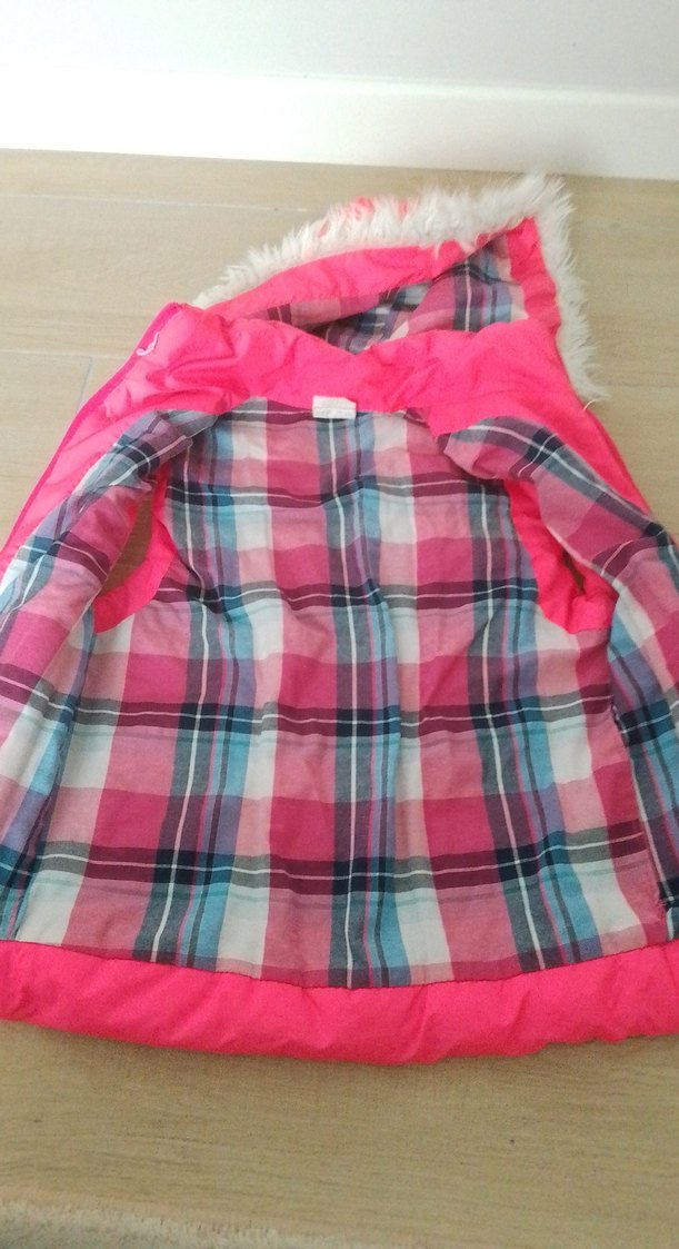 Kız Çocuk Pembe Kürklü Kapüşonlu Yelek - Görsel 4